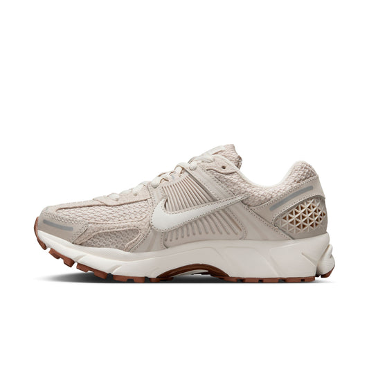 Women's Nike Zoom Vomero 5 - 