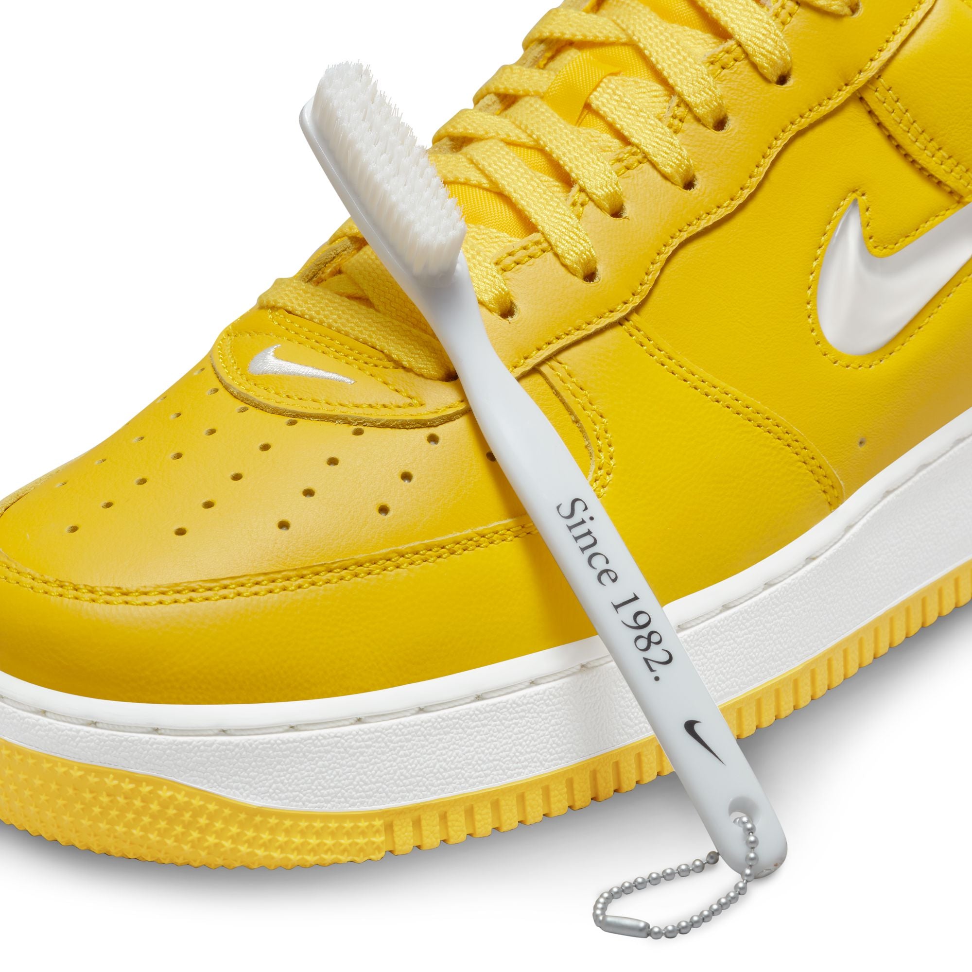 AIR FORCE 1 LOW RETRO SPEED YELLOW – PACKER SHOES